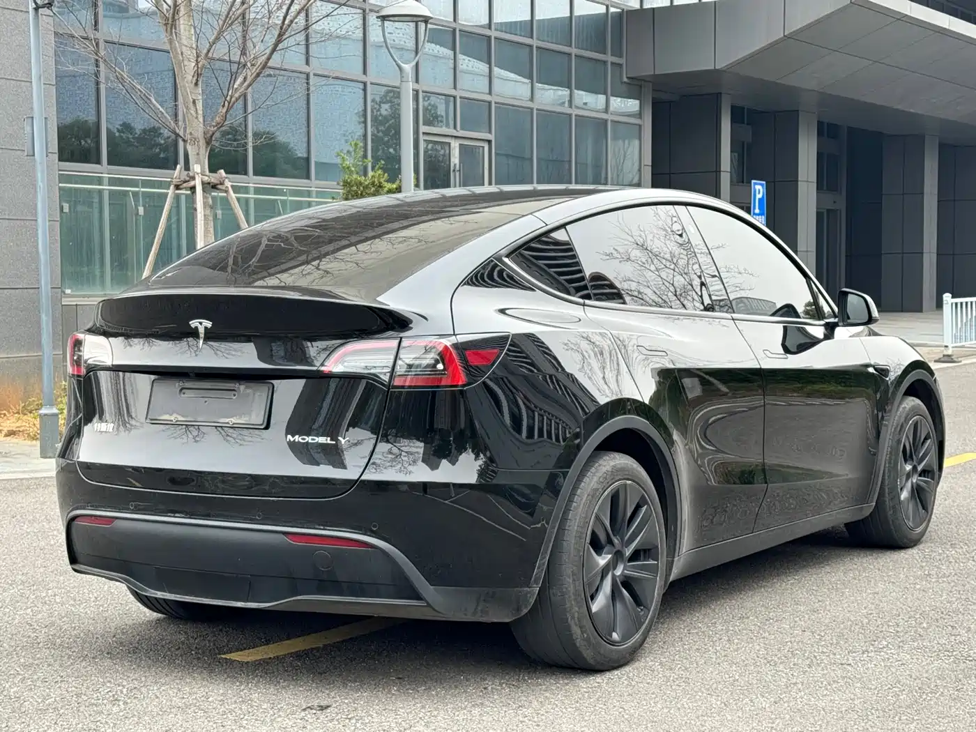 Tesla Model Y 2023 Rear-Wheel Drive Edition фото 16