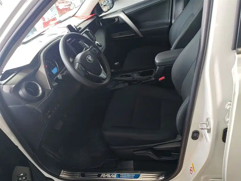 Toyota RAV4 Rongfang 2016 2.0L CVT 2WD Trend (China V) фото 15