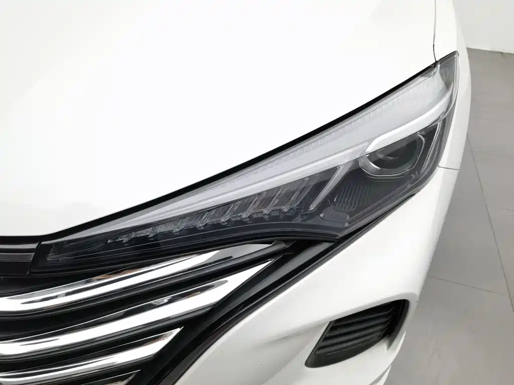 Фото 7 - Changan Eado