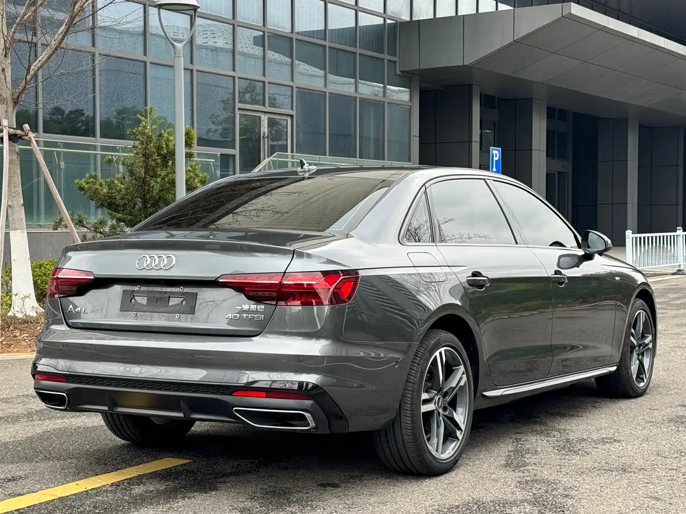 Audi A4L 2023 40 TFSI Luxury Sport фото 16