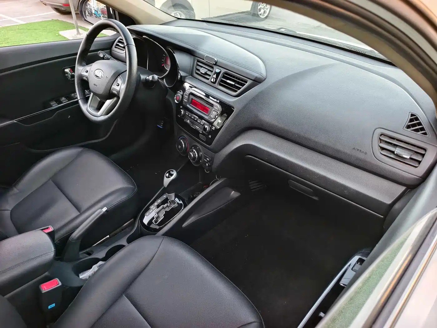 Kia K2 2012 Sedan 1.6L AT Premium ECO Commemorative Edition фото 18