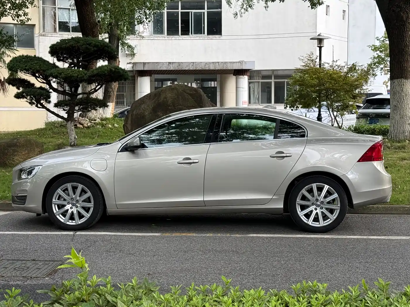 Volvo S60 Plug-in Hybrid 2016 2015 S60L E-Drive Hybrid T6 Intelligent Edition
