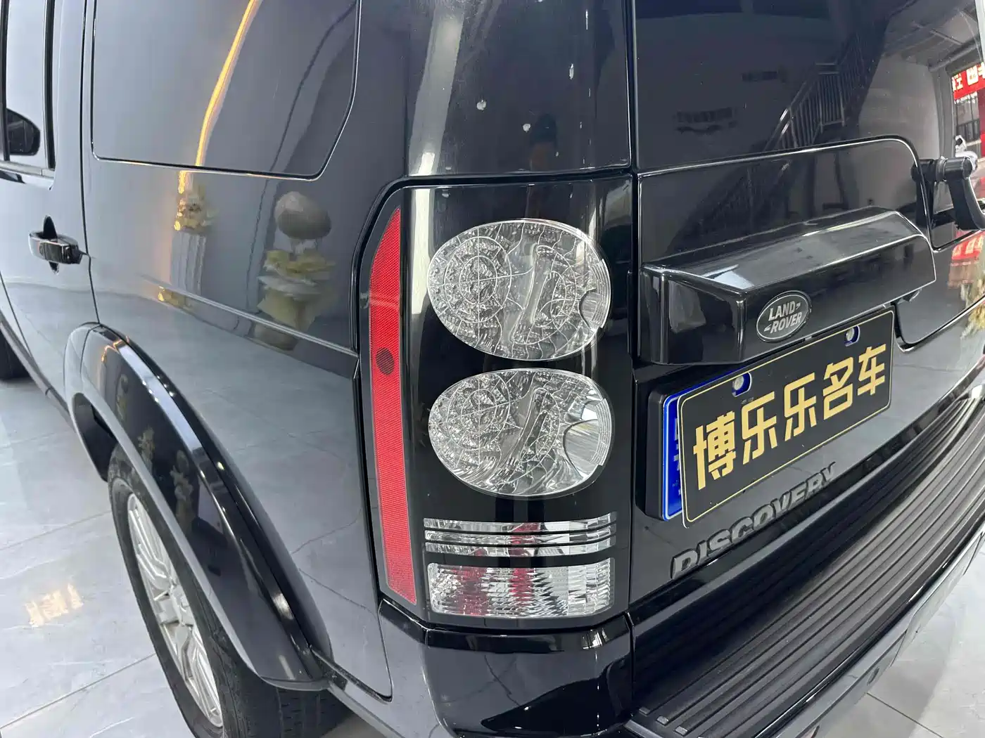 Land Rover Discovery 2015 3.0 SDV6 HSE Diesel фото 8