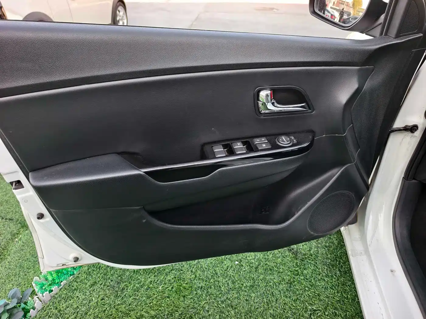 Kia K2 2012 Sedan 1.6L AT Premium ECO Commemorative Edition фото 8