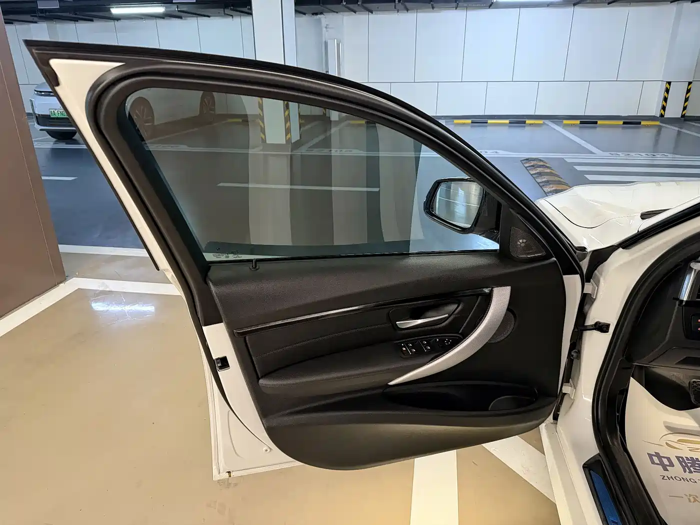 BMW 3 Series 2017 330i M Sport фото 4