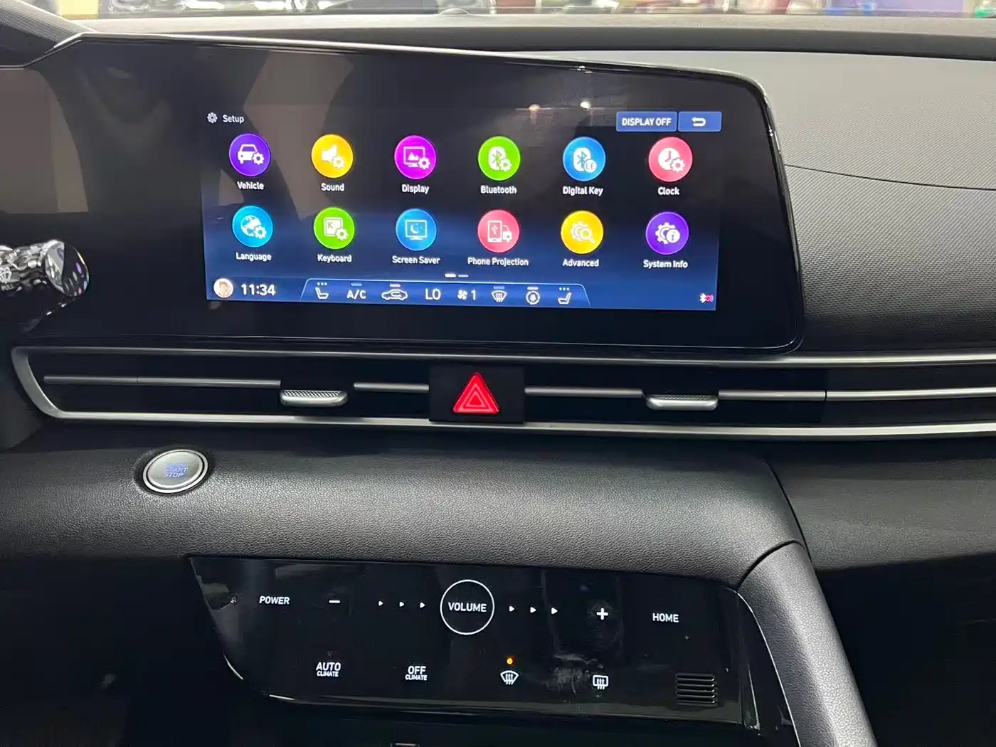 Hyundai Elantra 2022 1.5L CVT LUX Premium Edition фото 11
