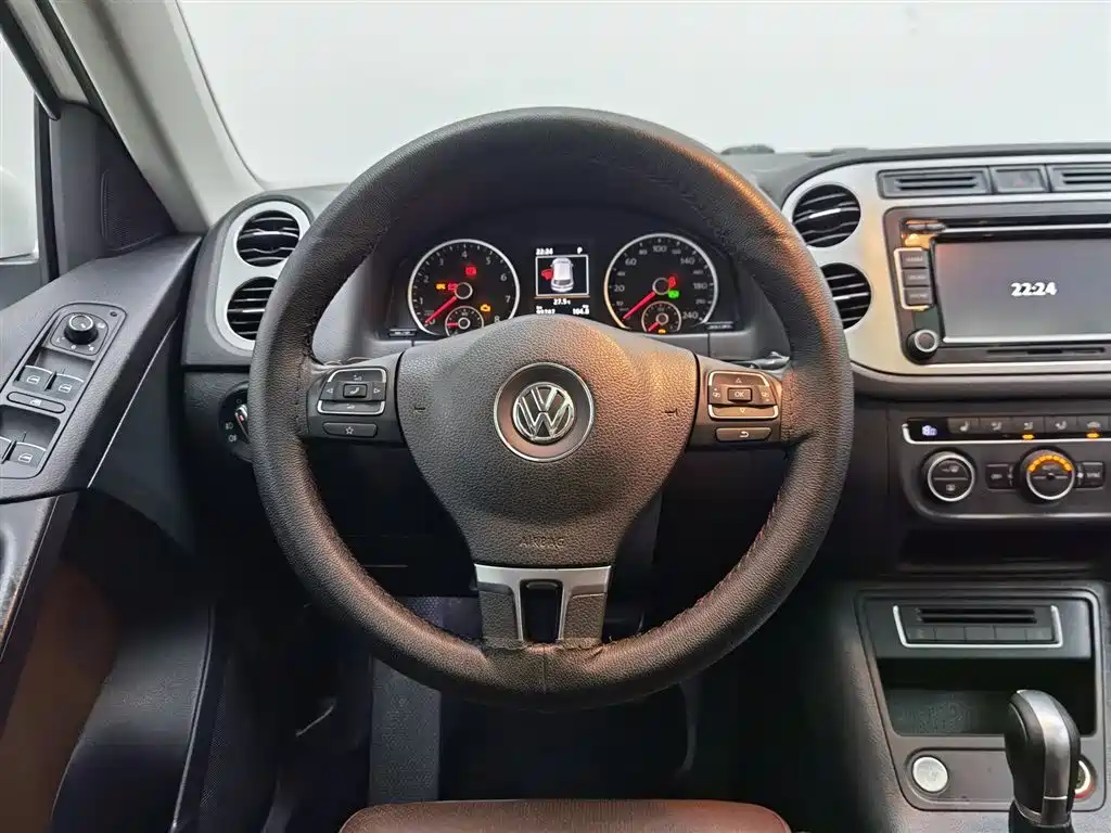 Volkswagen Tiguan 2015 2.0TSI Automatic 4WD Luxury фото 11