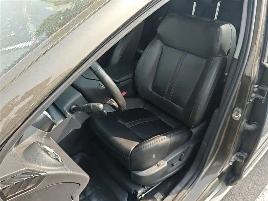 Peugeot 3008 2015 2.0L Automatic Trend Edition фото 15
