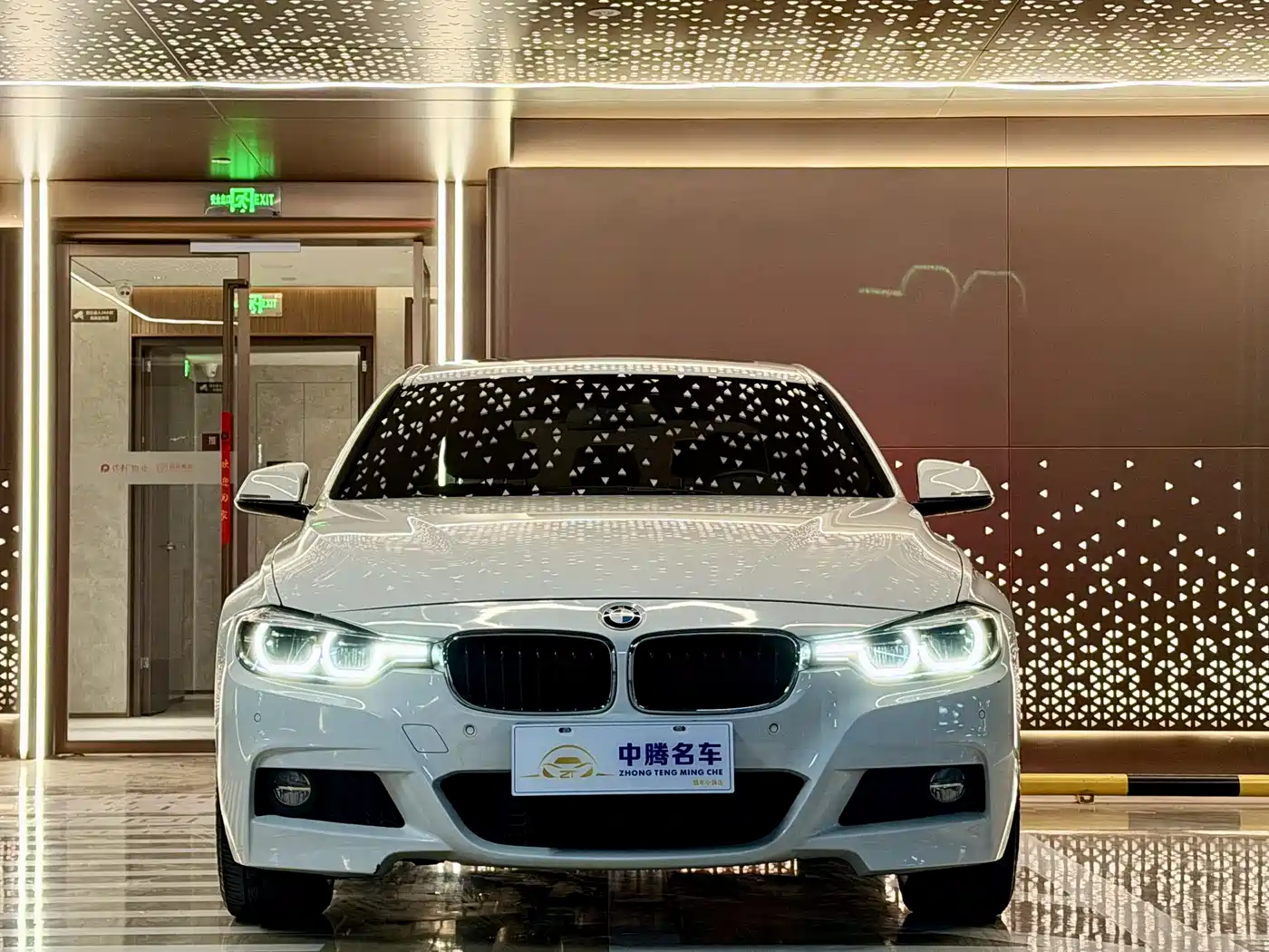 BMW 3 Series 2017 330i M Sport фото 2