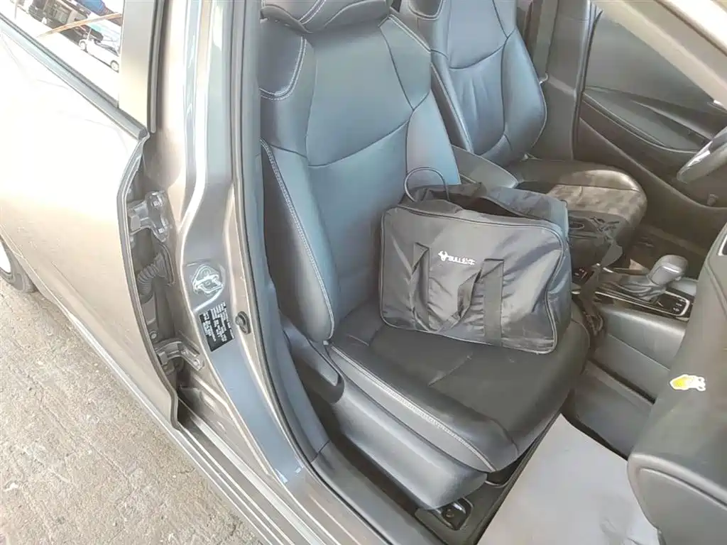 Toyota Corolla 2021 1.2T S-CVT Luxury Edition фото 25