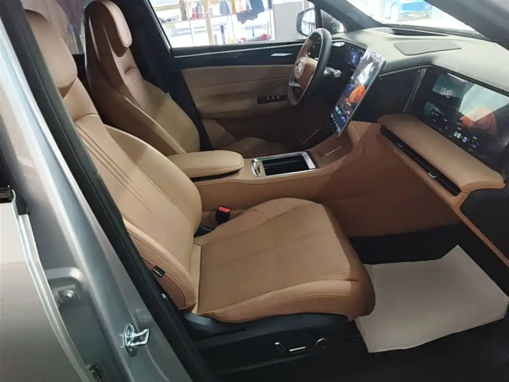 Geely Galaxy Galaxy L7 2025 EM-i 115km Explorer+ Edition фото 25