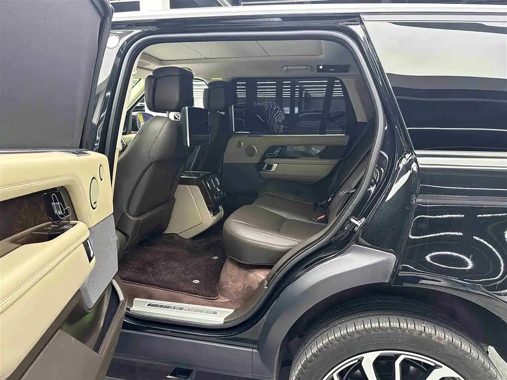 Land Rover Range Rover 2022 3.0 L6 400PS Heritage Extended Classic Edition фото 13