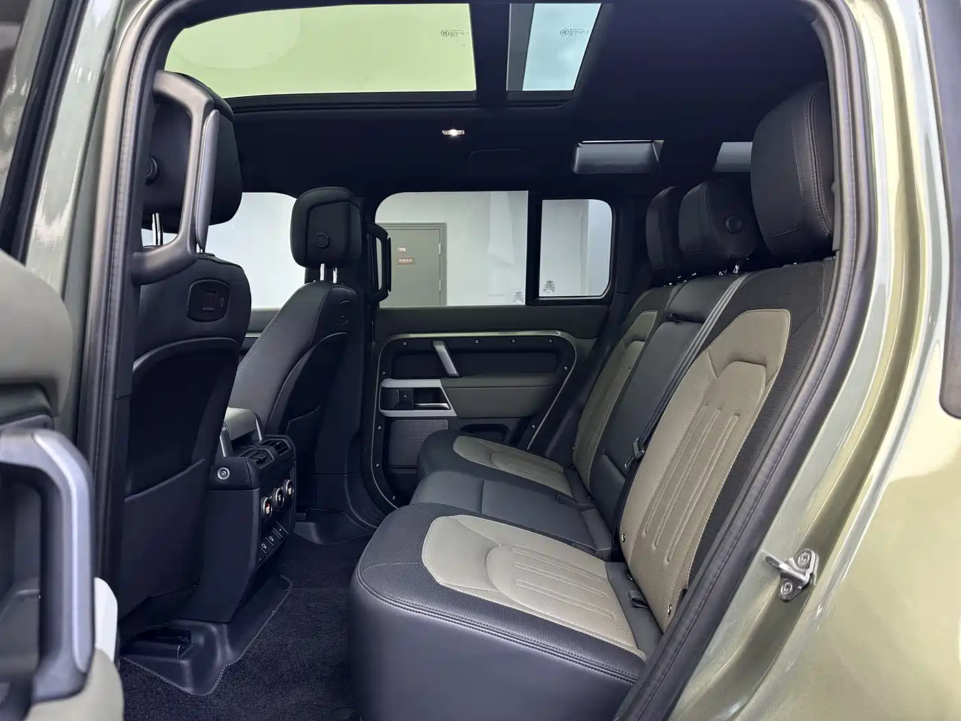 Land Rover Defender 2022 110 P400 X-DYNAMIC HSE фото 23