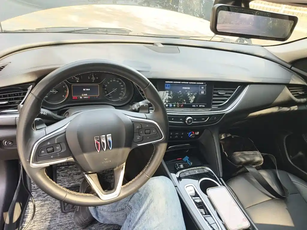 Photo 10 - Buick Regal