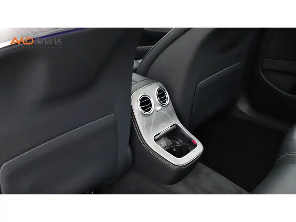 Фото 9 - Mercedes-Benz E-Class