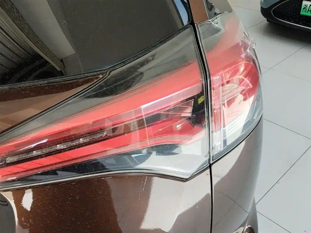 Toyota RAV4 Rongfang 2016 2.0L CVT 2WD Trend (China V) фото 8