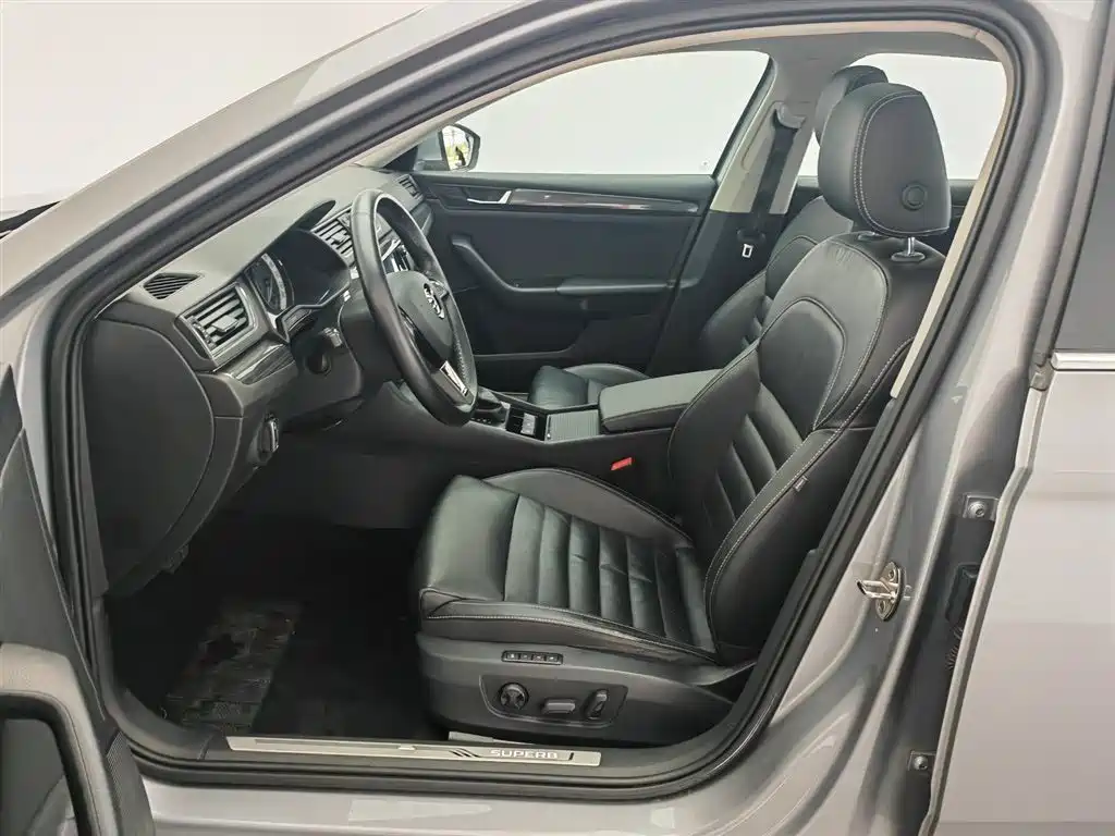 Škoda Superb 2016 TSI330 DSG Smart Edition фото 10