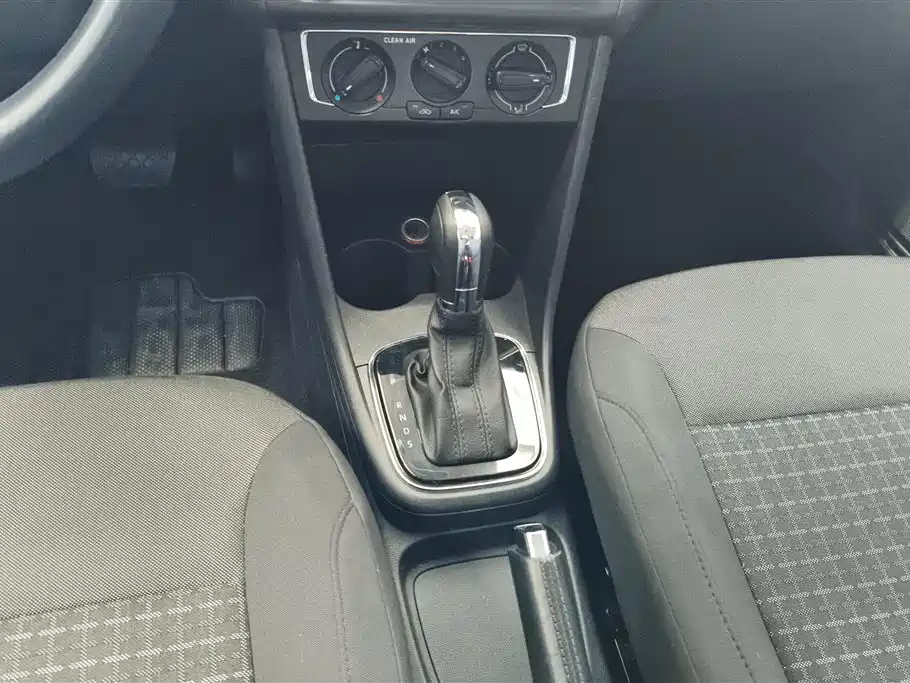 Volkswagen Polo 2016 1.6L Automatic Comfort фото 16