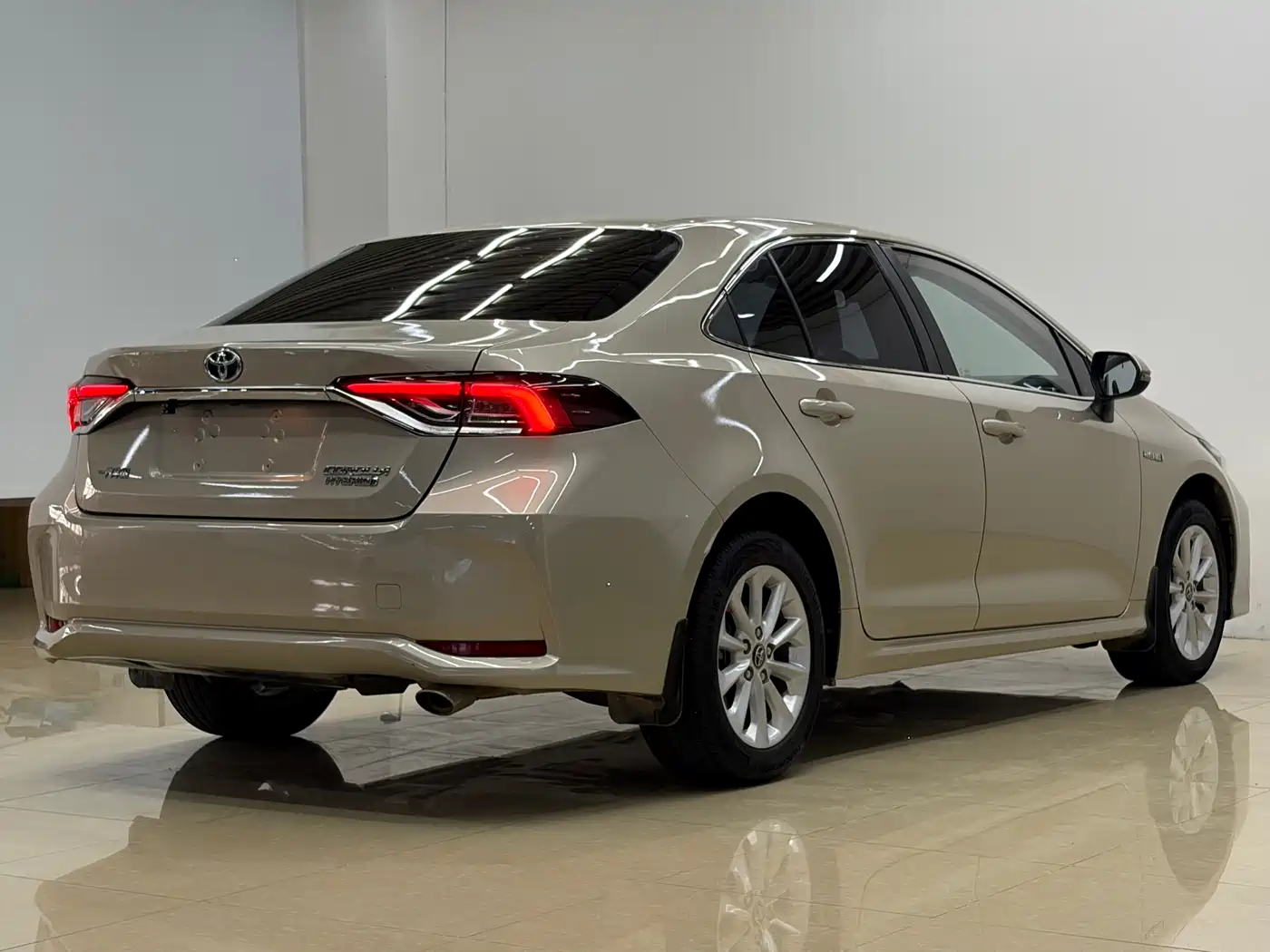 Toyota Corolla 2019 Hybrid 1.8L E-CVT GL-i Elite Edition фото 9