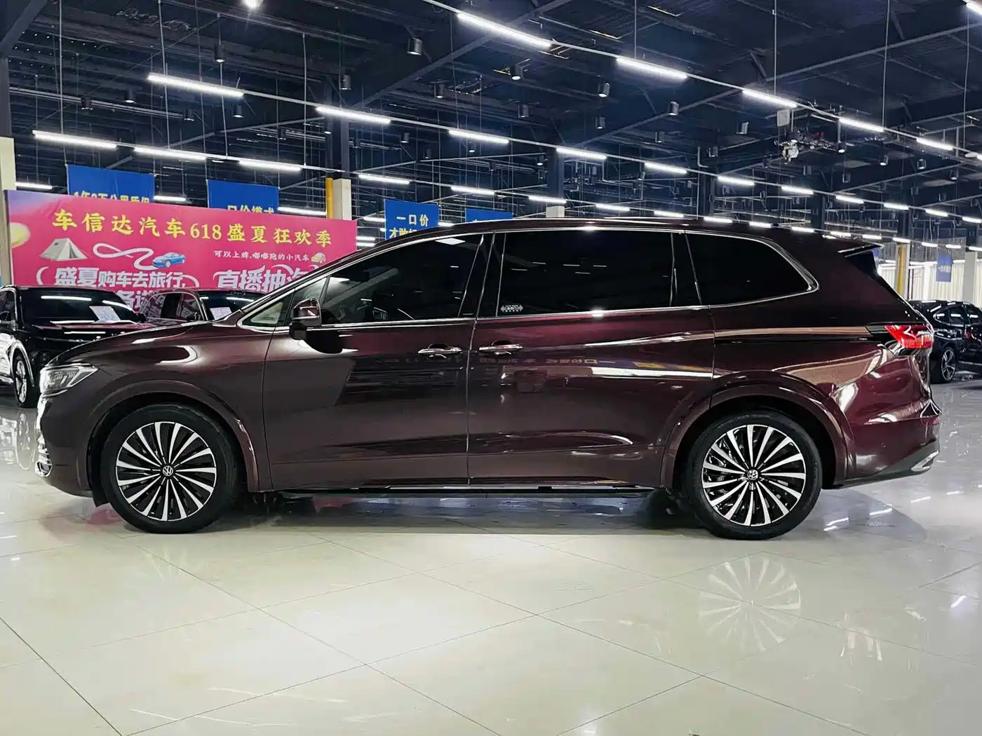 Volkswagen Viloran 2022 380TSI Premium Edition фото 5