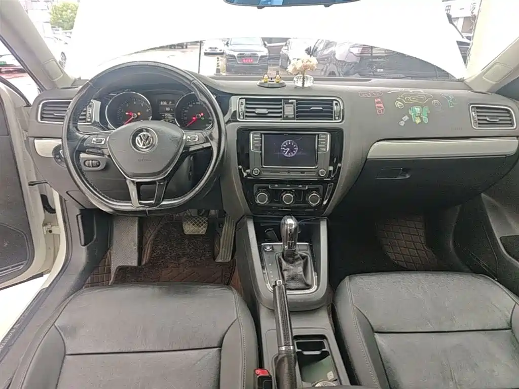 Volkswagen Sagitar 2017 1.6L Automatic Comfort фото 10