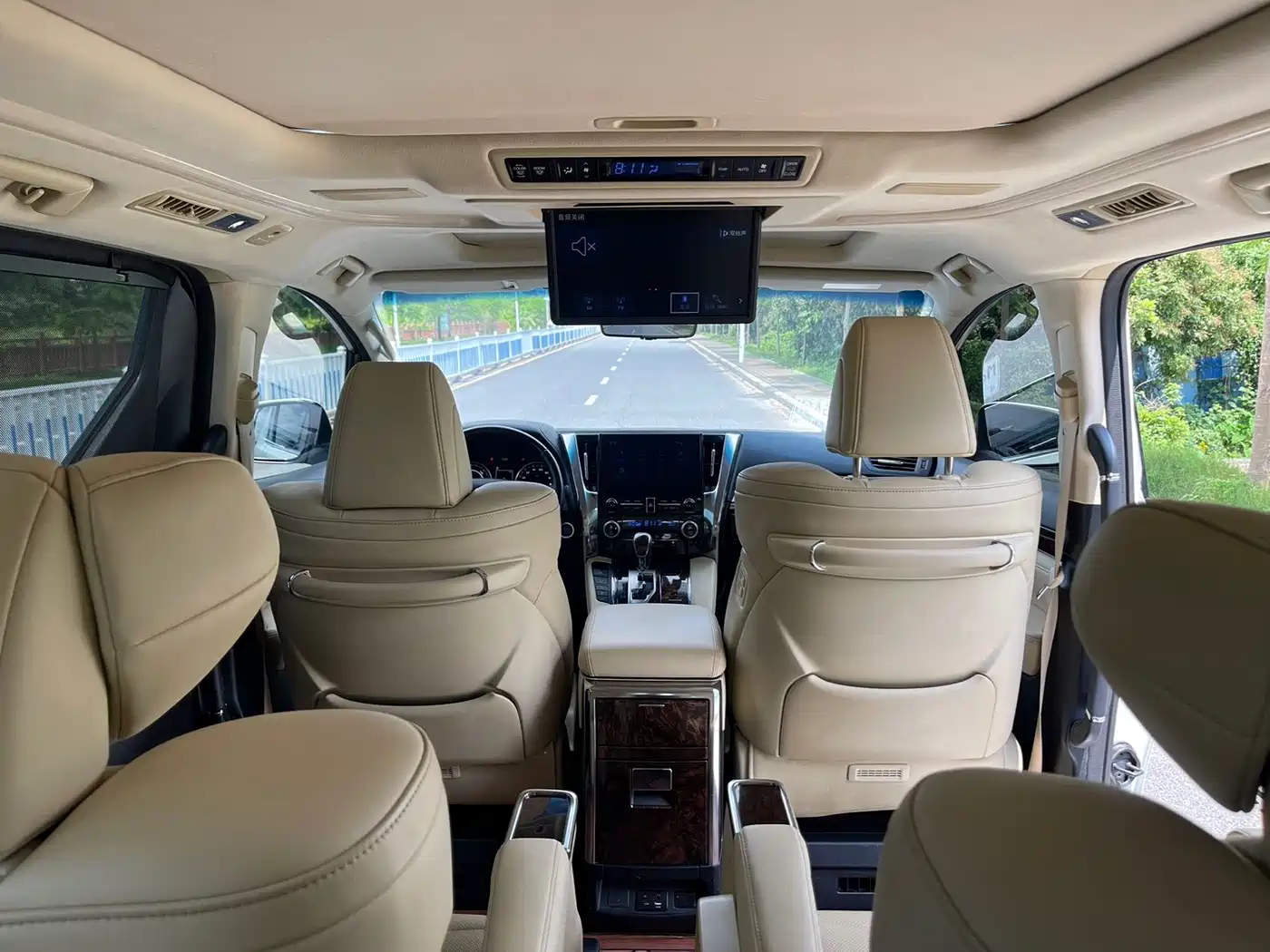 Toyota Alphard 2021 Hybrid 2.5L Luxury фото 19