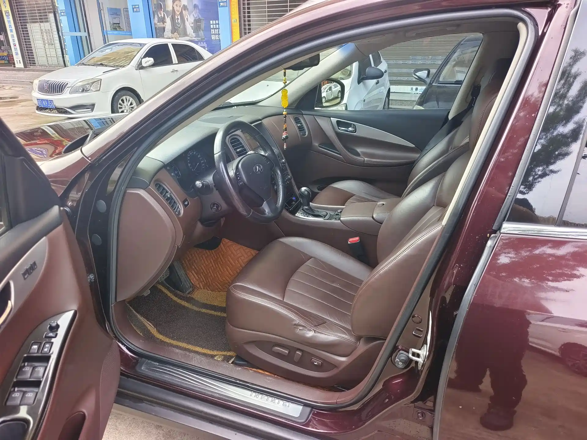 Photo 9 - Infiniti EX
