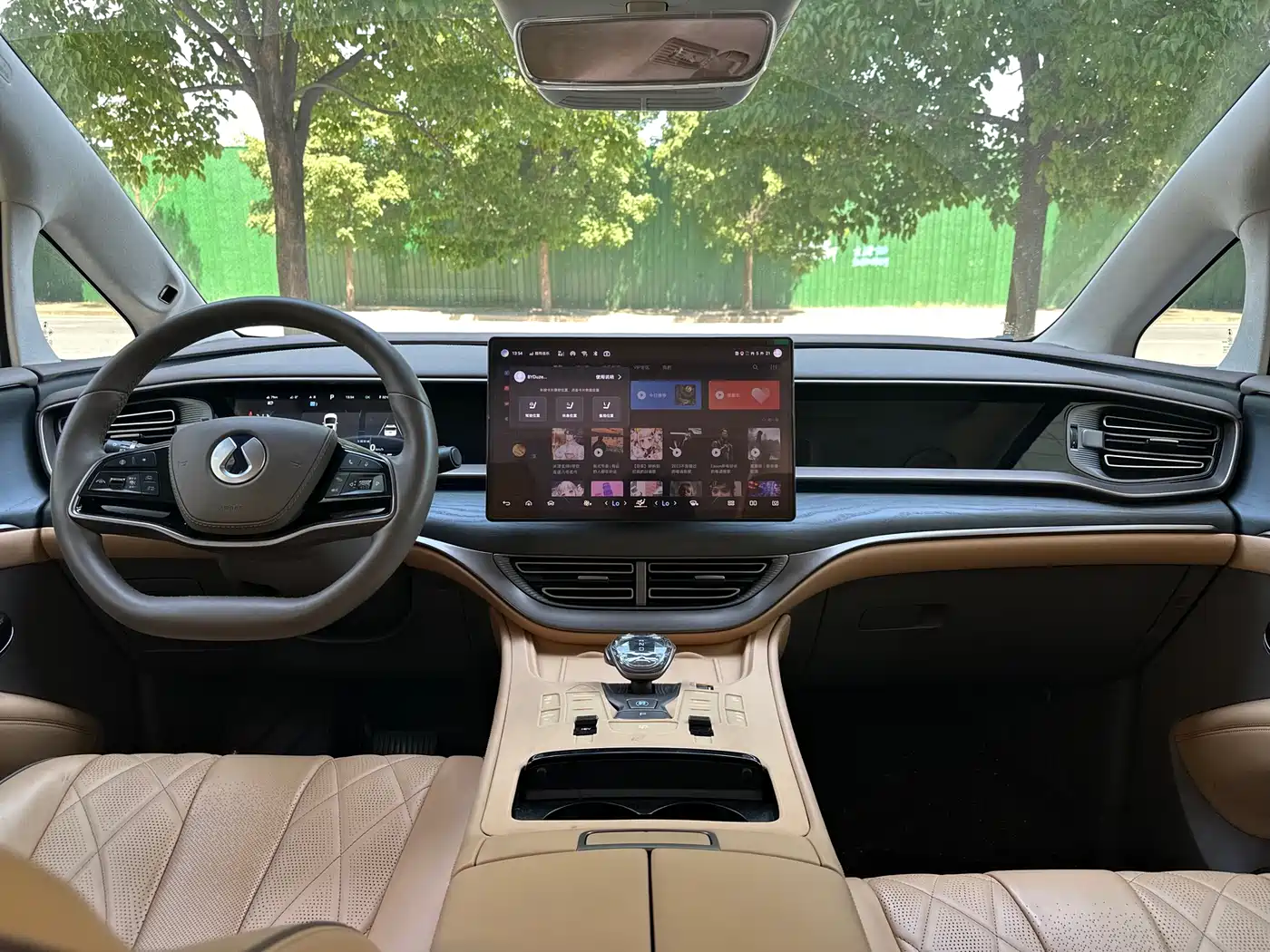 Denza D9 2022 DM-i 970 AWD Flagship фото 5