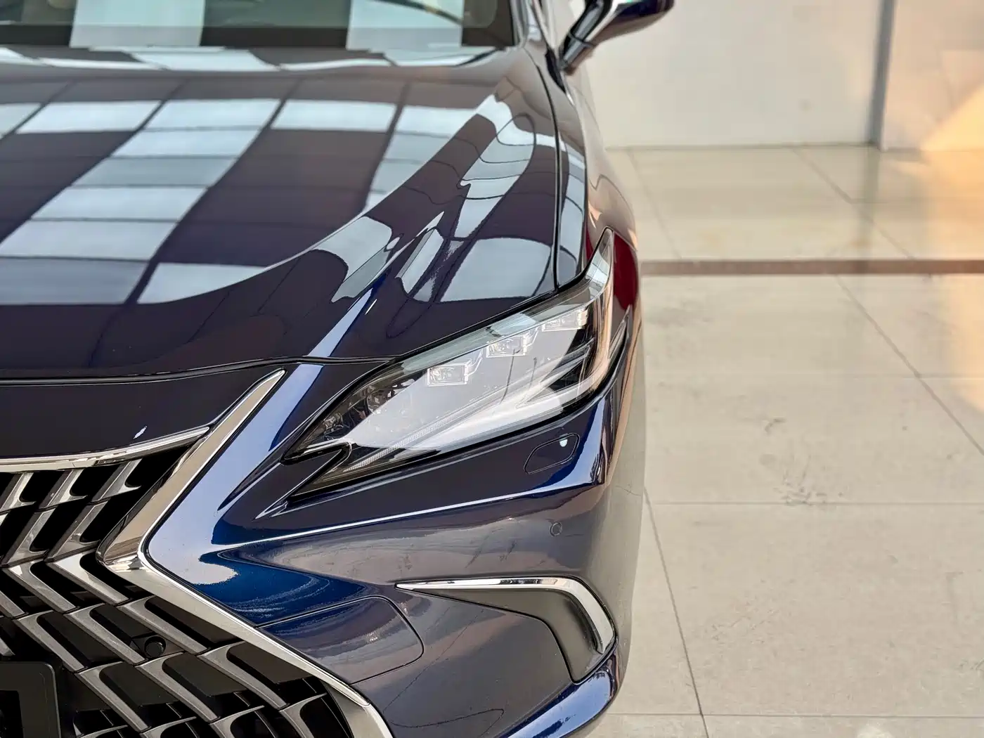Lexus ES 2022 300h Ultimate Edition фото 4