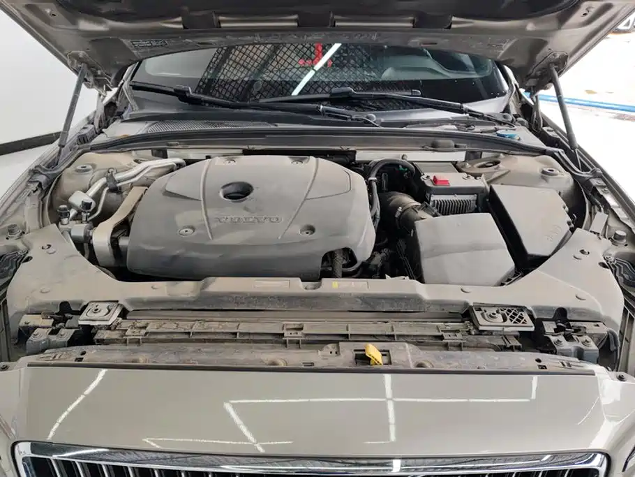 Фото 10 - Volvo S60