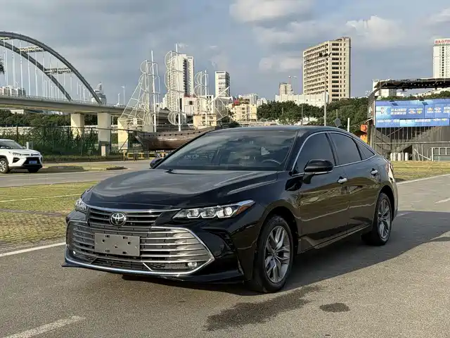 Toyota Avalon 2.5L, Люкс