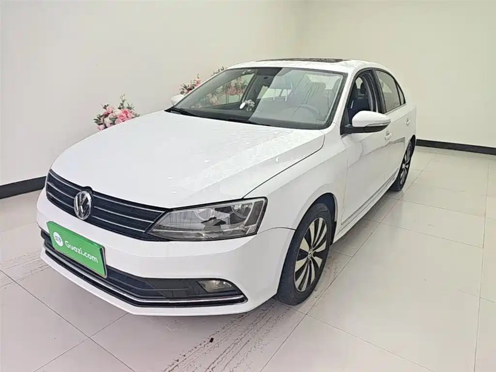 Volkswagen Sagitar 2017 1.6L Automatic Comfort фото 2