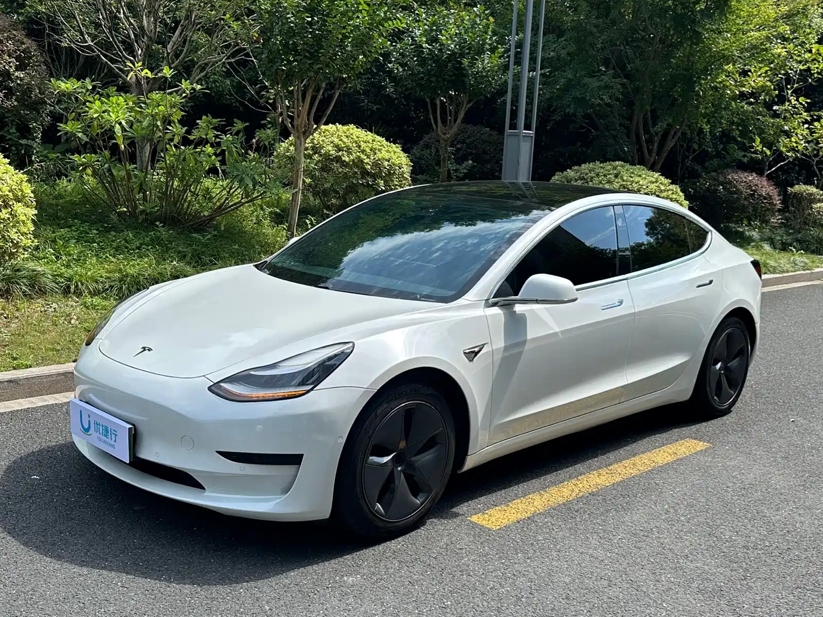 Фото 1 - Tesla Model 3