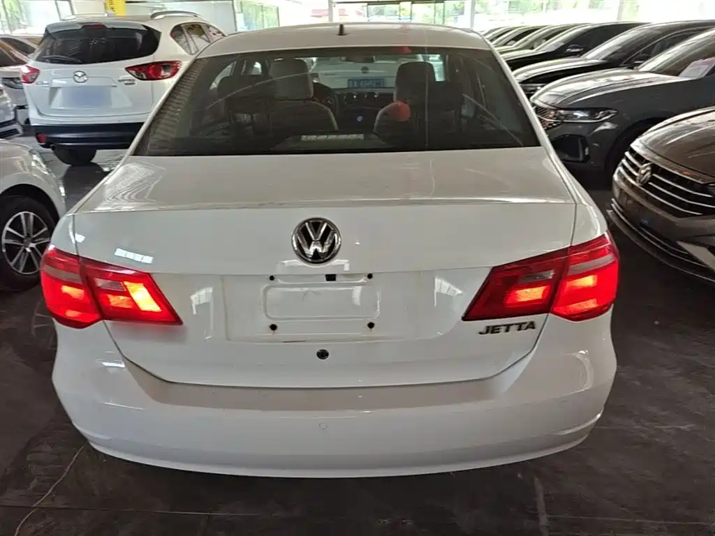 Volkswagen Jetta 2015 1.6L Auto Comfort фото 6