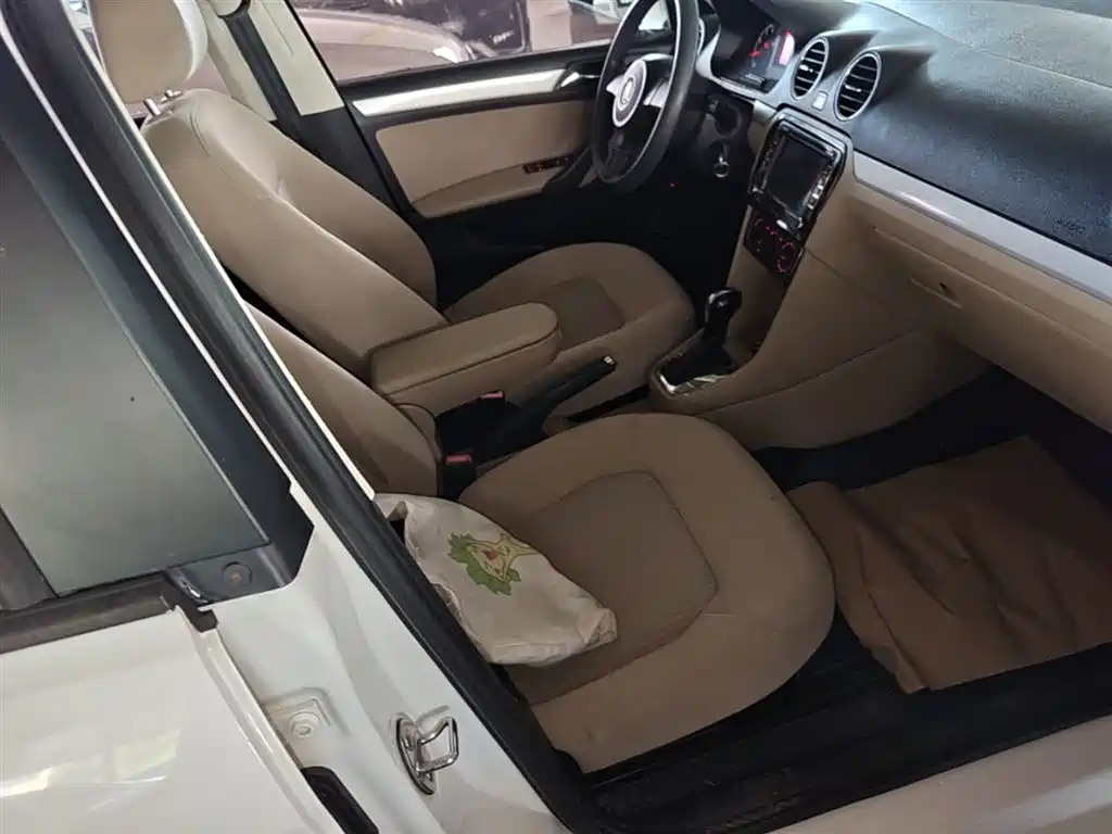 Volkswagen Jetta 2015 1.6L Auto Comfort фото 25