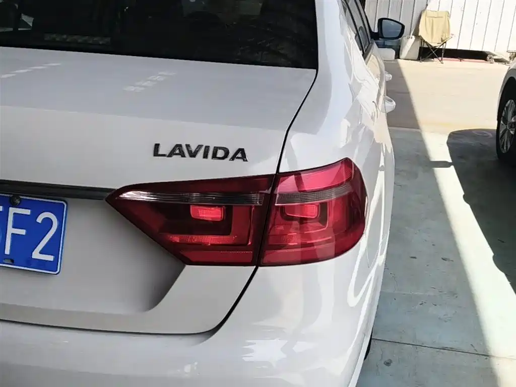 Volkswagen Lavida 2013 Facelift Classic 1.6L Automatic Trend фото 8