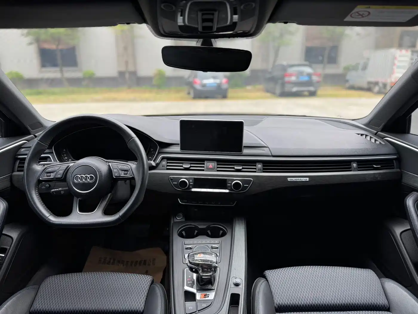 Фото 6 - Audi A4L