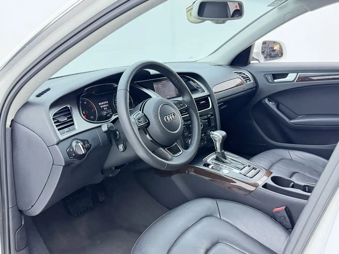 Audi A4L 2016 35 TFSI Collector's Edition S line Comfort фото 4