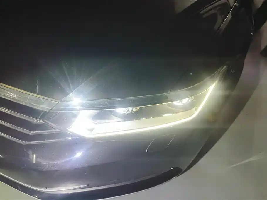 Volkswagen Magotan 2018 330TSI DSG Premium фото 5