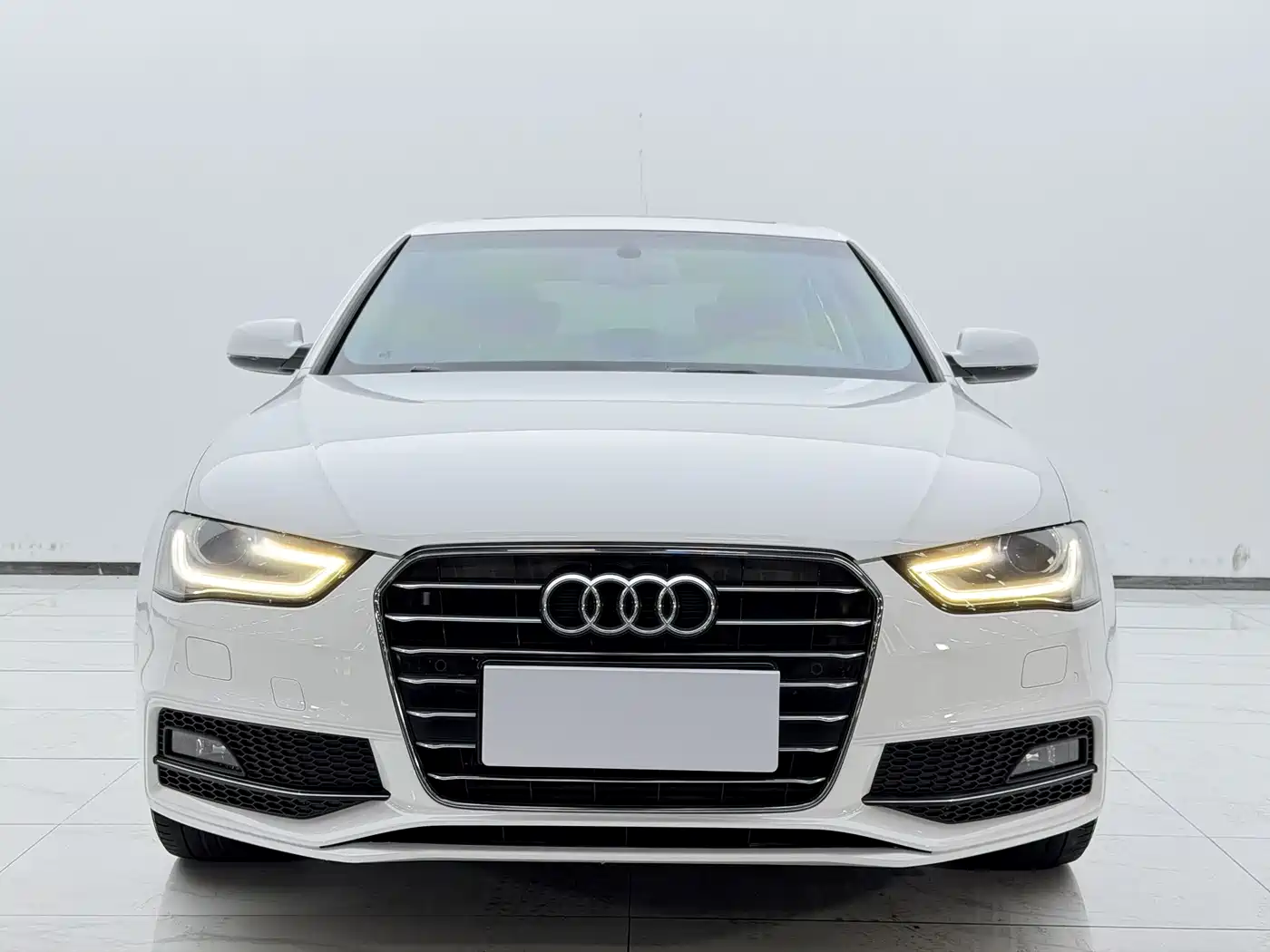 Audi A4L 2016 35 TFSI Collector's Edition S line Comfort фото 2