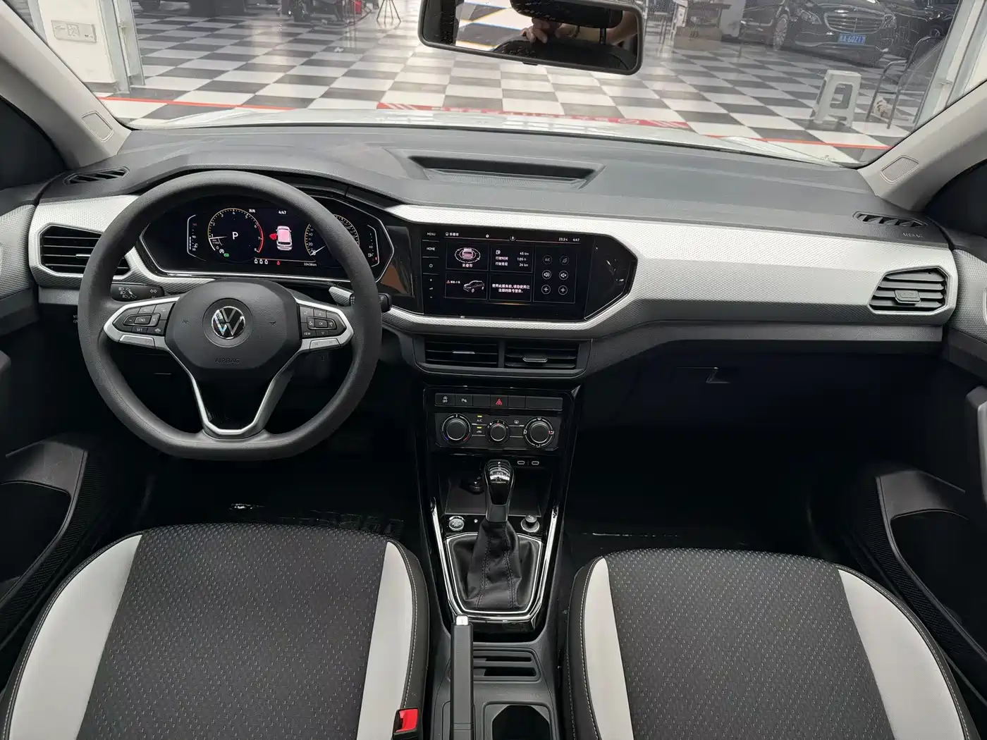 Volkswagen Tanying 2021 1.5L Automatic Smart Connect Edition фото 5