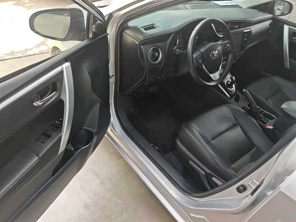 Toyota Corolla 2017 Facelift Hybrid 1.8L E-CVT Elite Edition фото 16