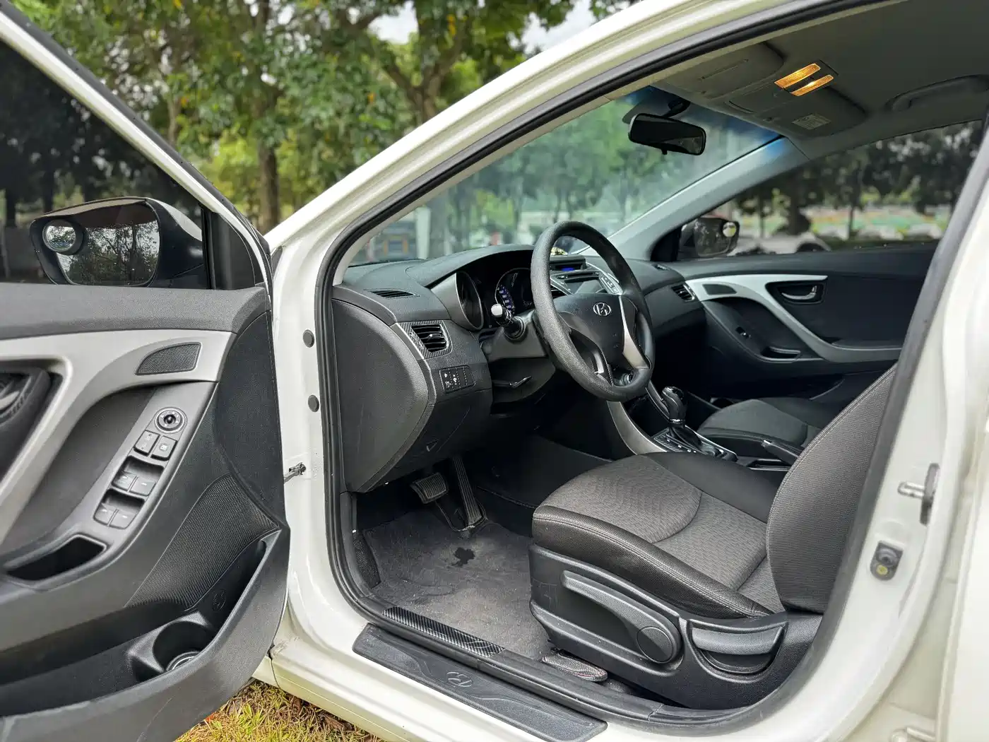 Hyundai Langdong 2012 1.6L Automatic Fashion фото 5