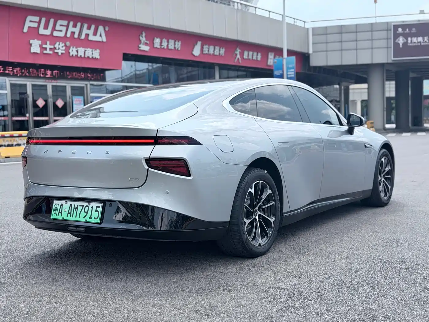 Фото 4 - XPeng P7