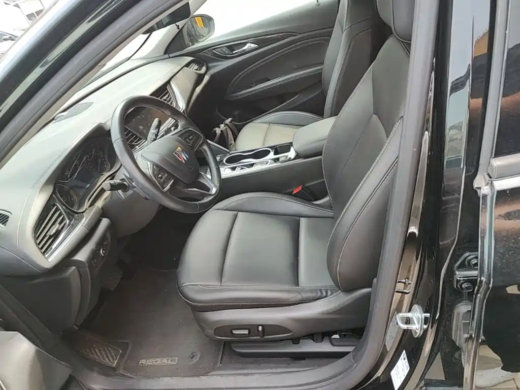 Photo 15 - Buick Regal