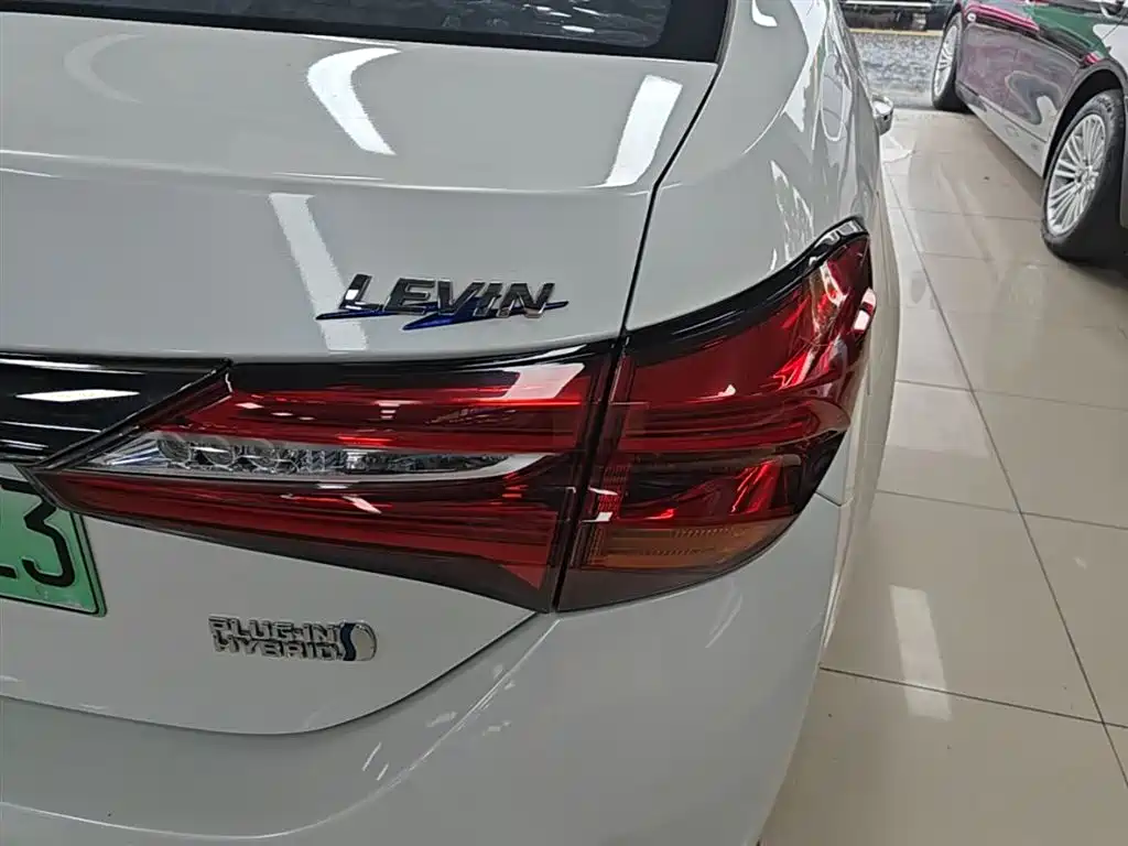 Toyota Levin Twin Engine E+ 2019 1.8PH V E-CVT Luxury Edition фото 8