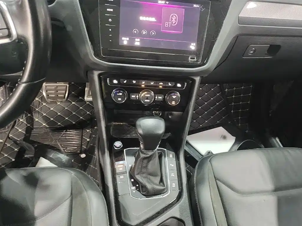 Volkswagen Tiguan L 2021 330TSI Automatic 2WD R-Line Premium фото 14