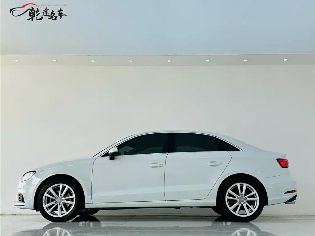 Audi A3 2017 Limousine 35 TFSI Progressive фото 4