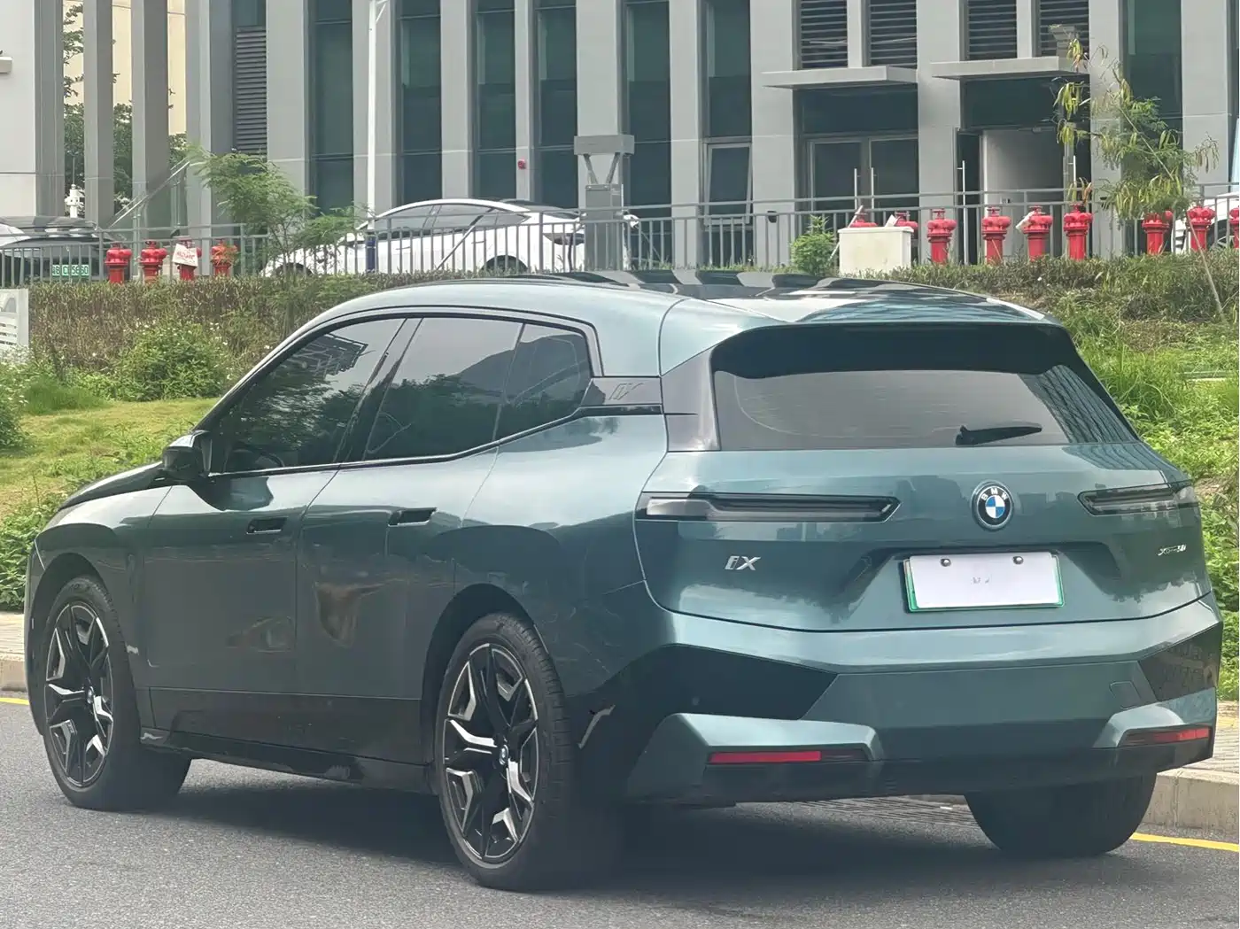 BMW iX 2023 xDrive50 фото 13