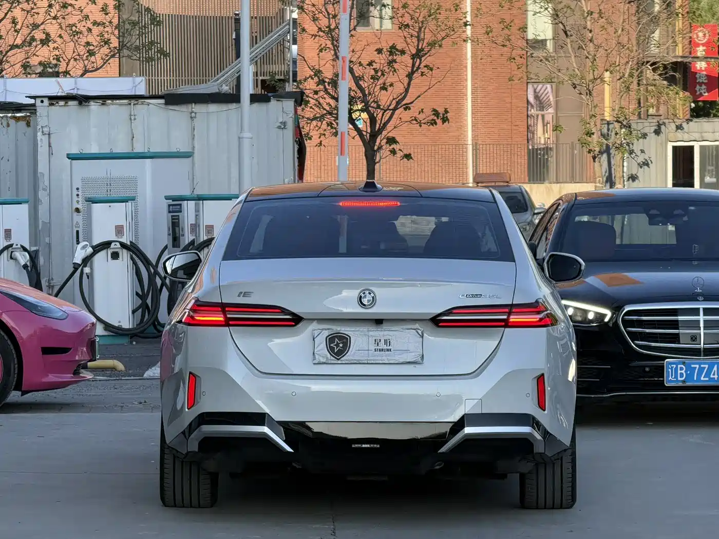 BMW i5 2024 eDrive 35L Premium Model M Sport Package фото 5